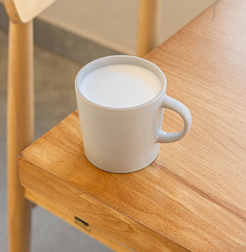 لیوان شیر گرم