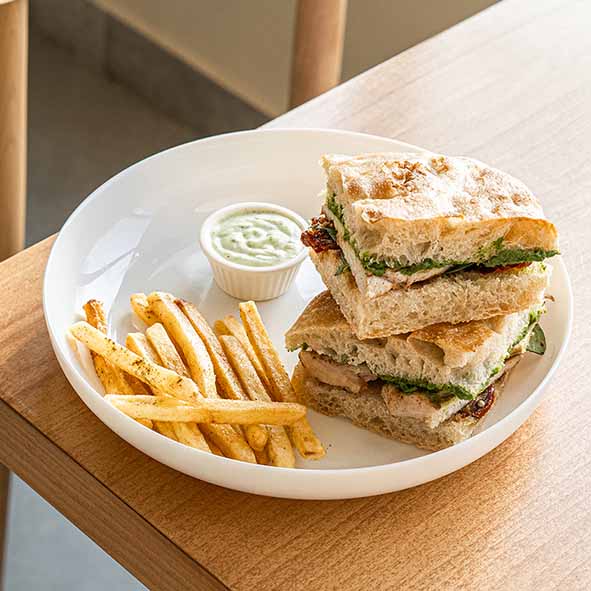 ساندویچ مرغ و پستو