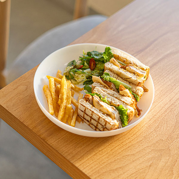 ساندويچ مرغ سوخاري و سس خردل