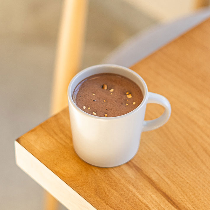 شکلات داغ و بادام زمینی