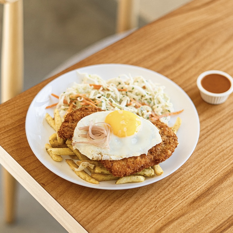 بشقاب اِشنیتزِل مرغ