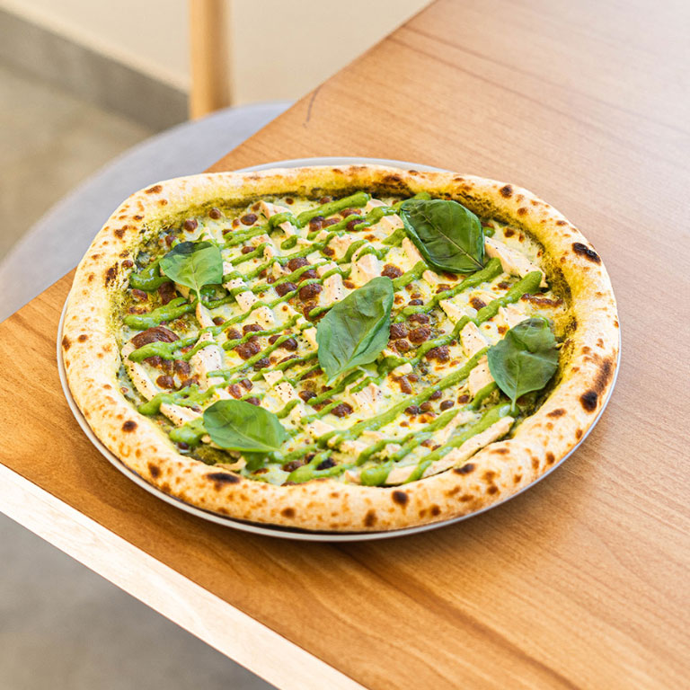 پیتزا مرغ و پستو