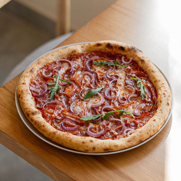 پیتزا بیکن و پیاز